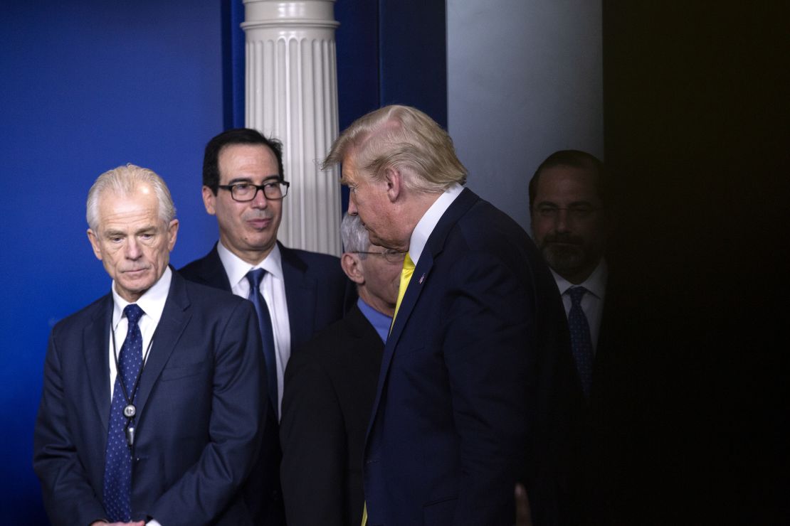 El presidente de Estados Unidos, Donald Trump, se retira tras una conferencia de prensa en Washington, EE.UU., el lunes 9 de marzo de 2020.