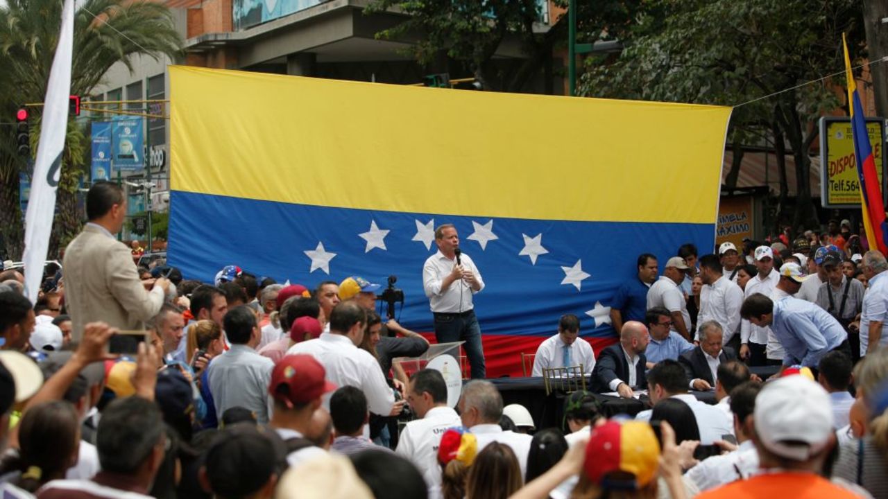 CARACAS, VENEZUELA - MARCH 10: First Vice President of the National Assembly Juan Pablo Guanipa speaks during the session of the National Assembly at Alfredo Sadel Square on March 10, 2020 in Caracas, Venezuela. This demonstration is the first massive event called by Juan Guaido after his international tour which included a meeting with Donald Trump in Washington. (Photo by Leonardo Fernandez Viloria/Getty Images)