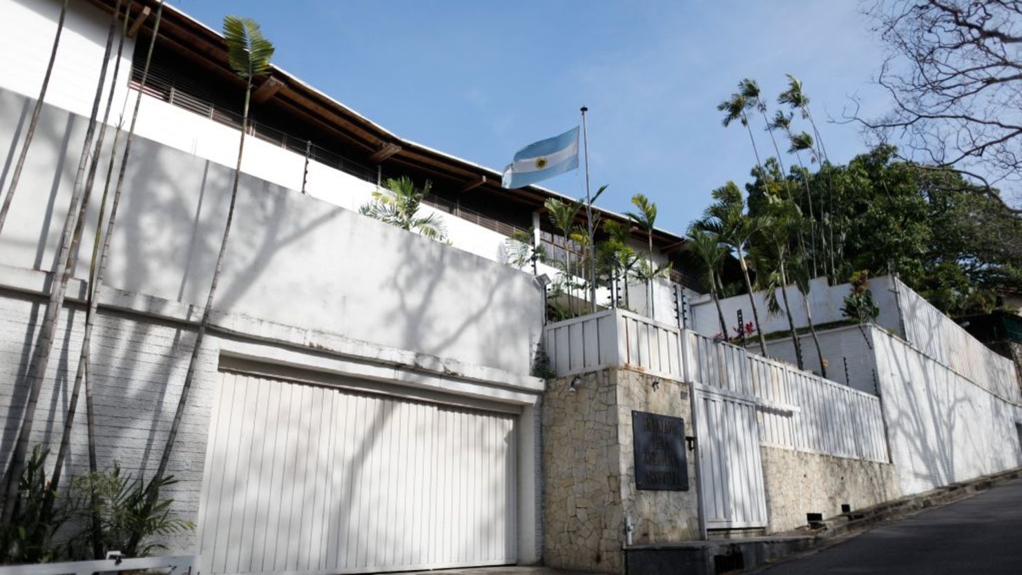 Residencia de la Embajada de la República Argentina en la ciudad de Caracas el 16 de marzo de 2020 en Caracas, Venezuela.