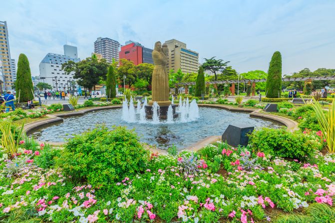 In the aftermath of the devastating 1923 earthquake, the crumpled debris of Yokohama’s buildings and infrastructure was pushed into the sea off the front and, over the years, transformed into Yamashita Park.