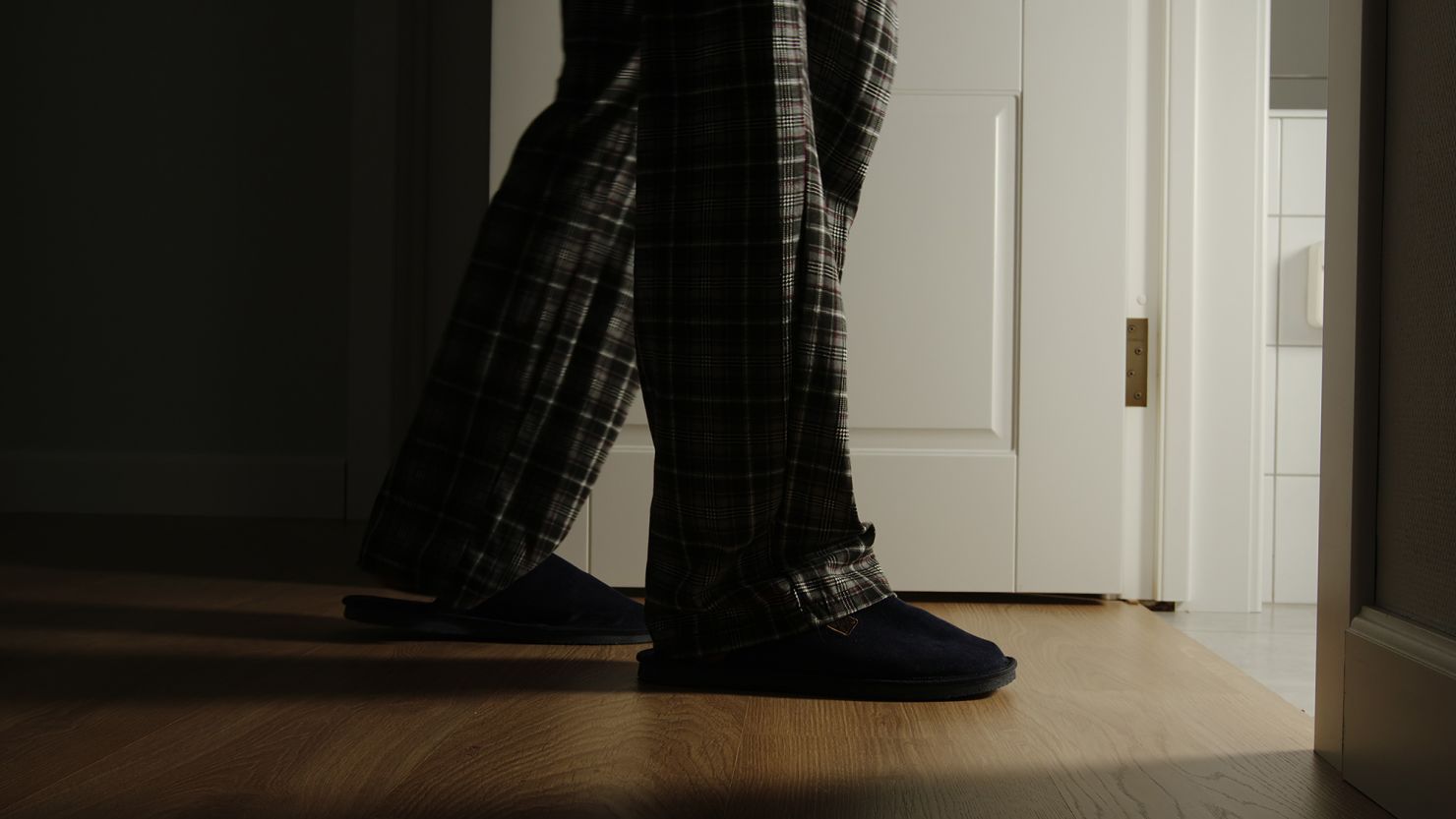 Why you keep waking up to pee in the middle of the night | CNN