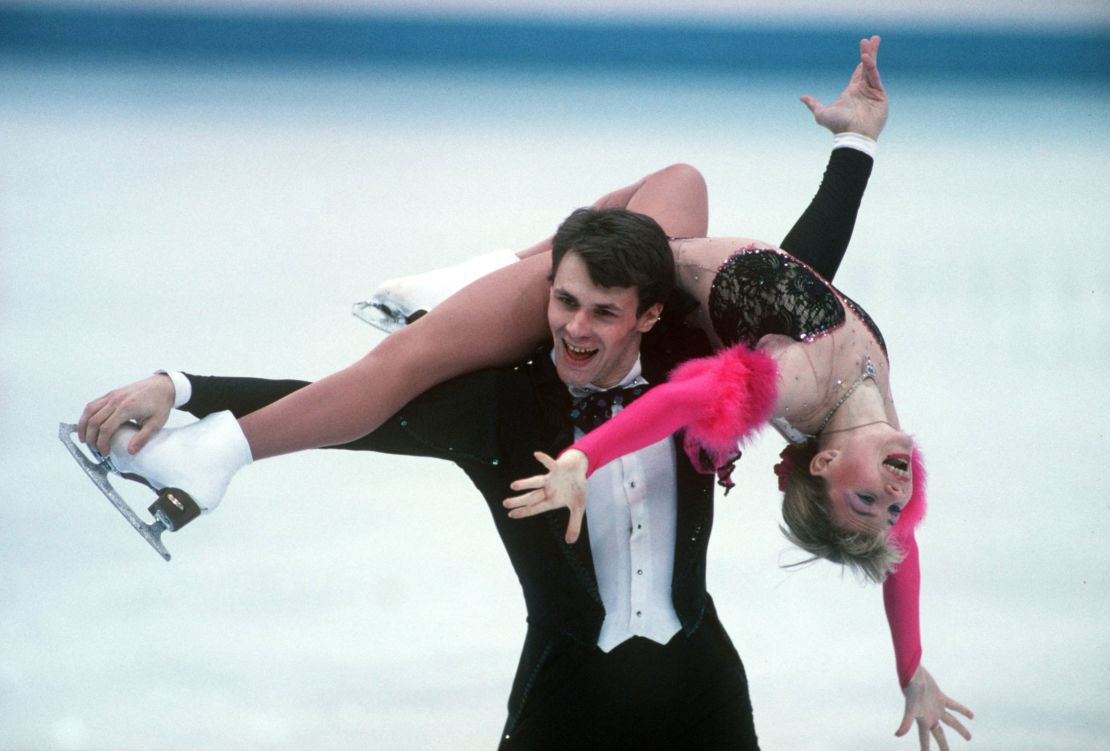 Evgenia Shishkova and Vadim Naumov, shown at the 1994 Winter Olympics, won the 1994 world championship with a playful free skate highlighted by acrobatic lifts.