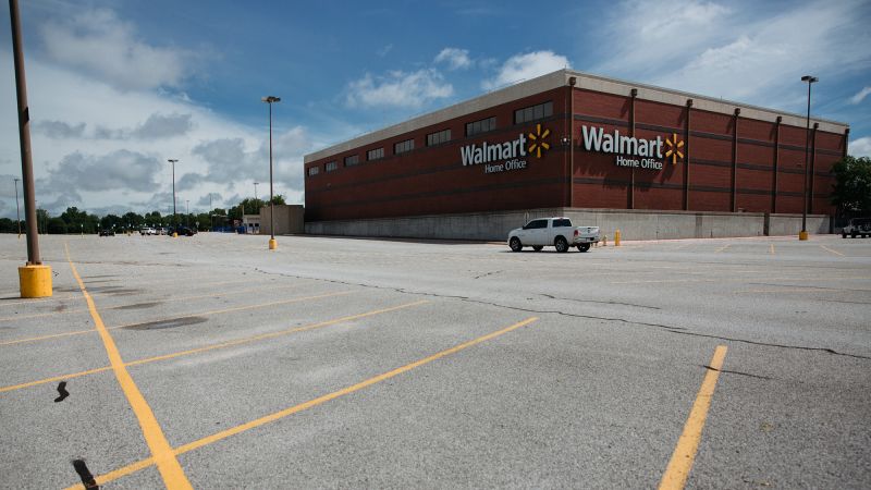 Walmart заяви във вторник че премахва няколкостотин корпоративни работни места