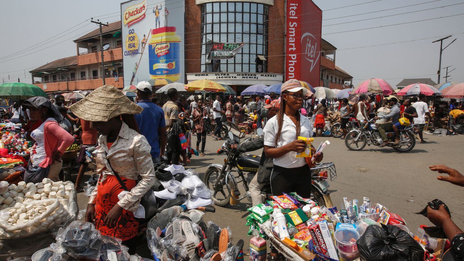 Street vendors sell goods at a road intersection in Port Harcourt, Rivers state, Nigeria, on Feb. 1, 2020.