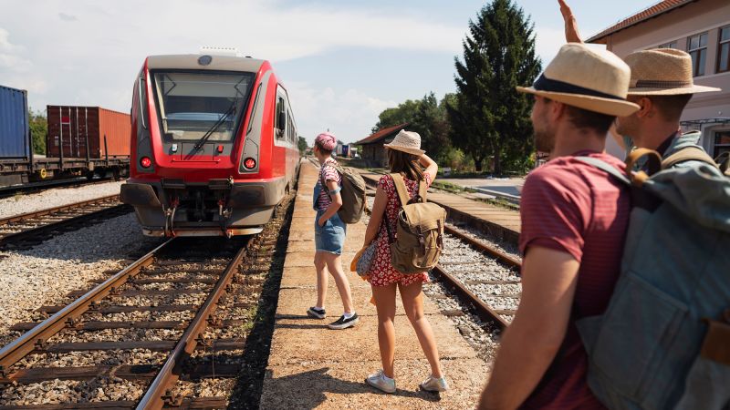 Teens traveling alone, prime time for vaccinations, panic-buying: Catch up on the day’s stories | CNN