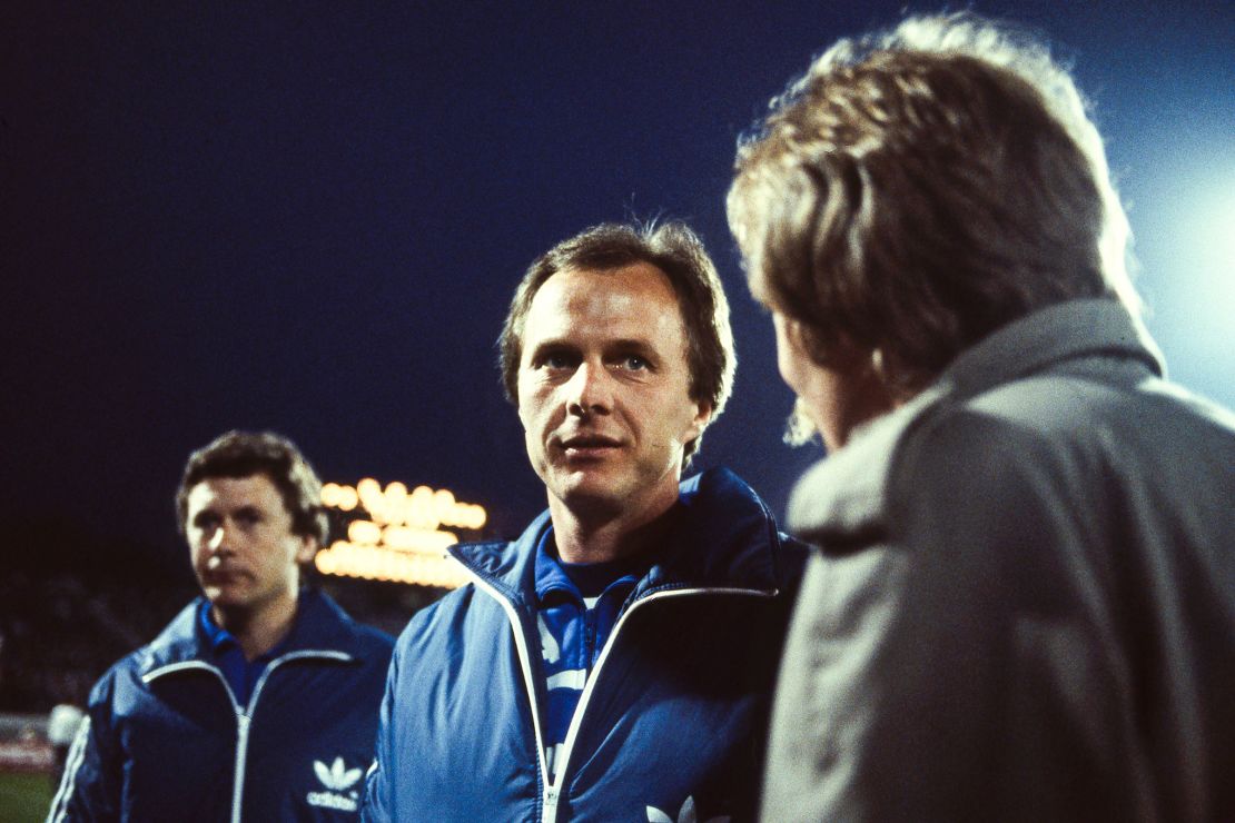 Eriksson (centre) as coach of Gothenburg during the second leg of the UEFA Cup final on 12 May 1982.