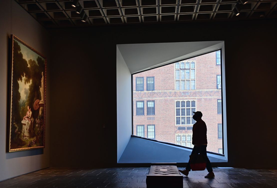 The shape of the clock was inspired by the windows of 945 Madison Avenue in New York, also known as the Breuer Building.