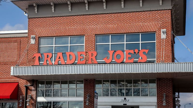 Read more about the article These viral $2.99 Trader Joe’s tote bags are being resold for as much as $500 on eBay – CNN