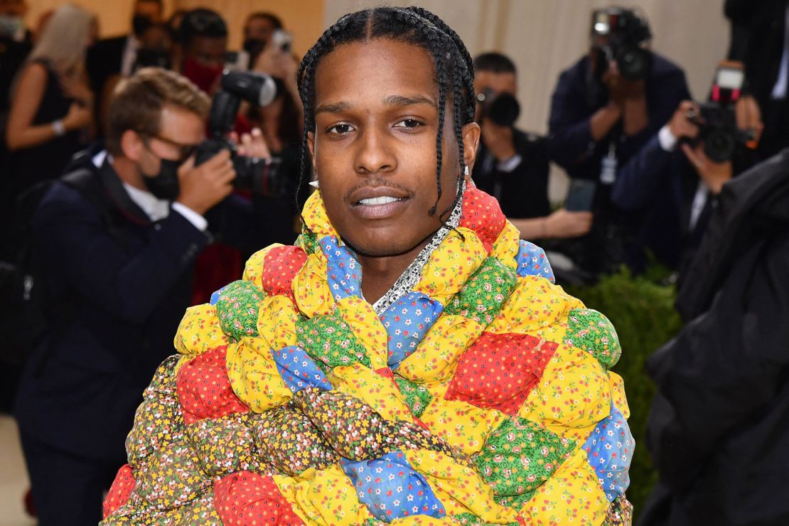 انتشر لحاف A $ AP Rocky المُدخر في حفل Met Gala لعام 2021 على الفور.