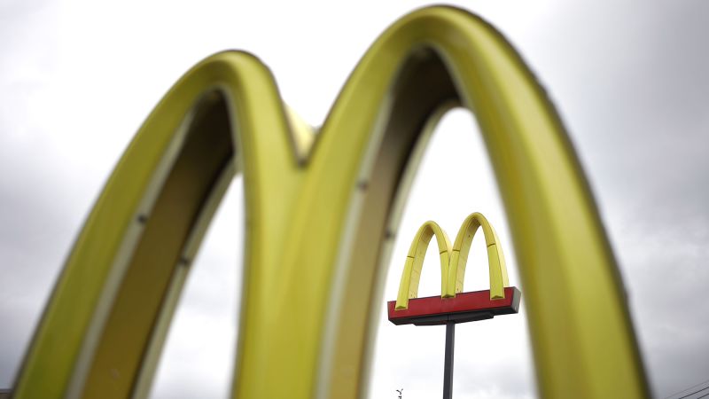 Read more about the article A viral $16 McDonald’s meal won’t go away and that’s a problem for Democrats – CNN