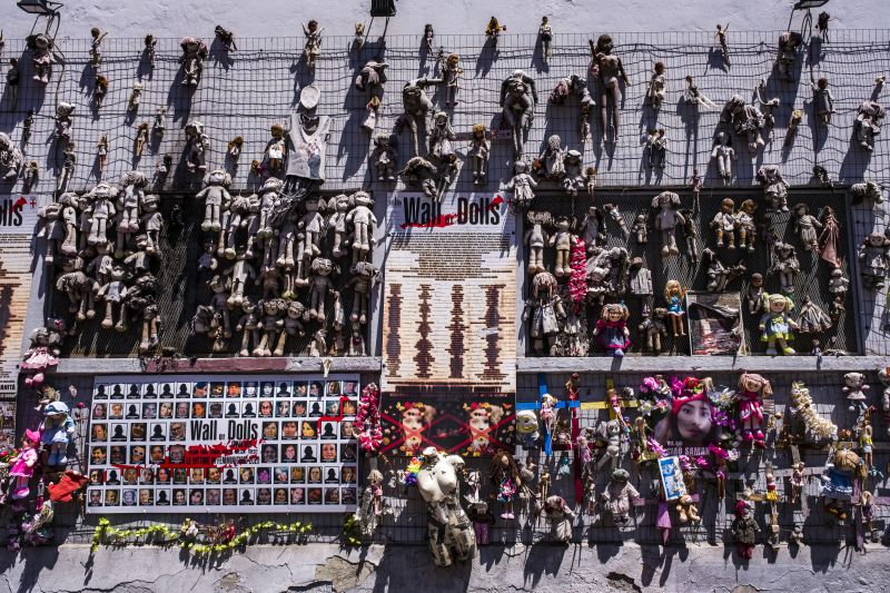 The Wall of the Dolls, il Muro delle Bambole, is an art installation in Milan that raises awareness of violence against women.