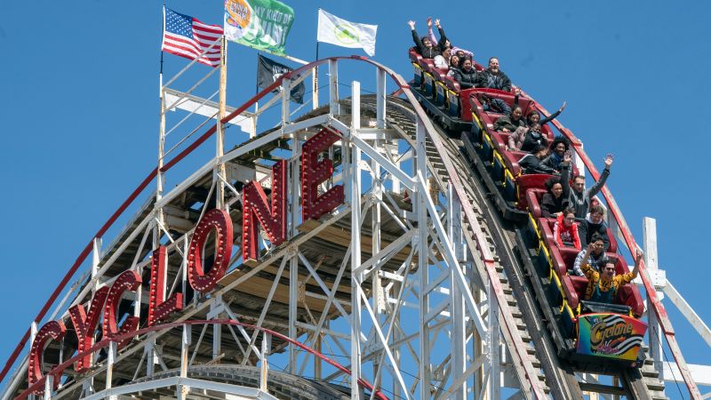 Бруклин Ню Йорк AP Прочутото влакче Coney Island Cyclone в