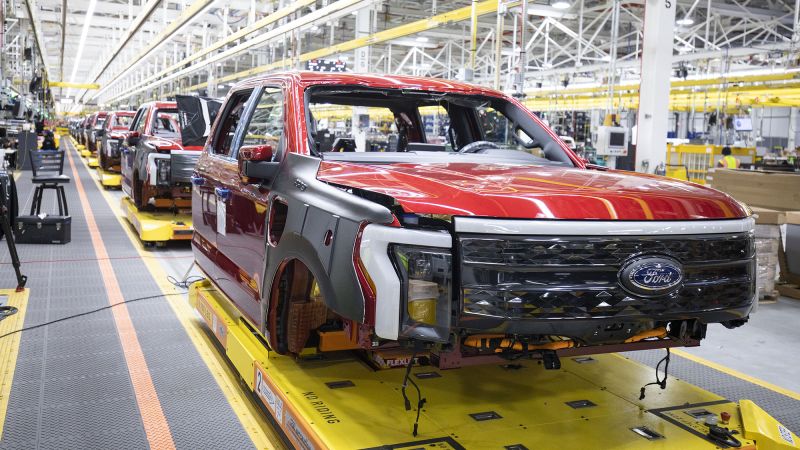 Read more about the article Ford rewards shareholders projects big profit jump despite cost of UAW deal – CNN