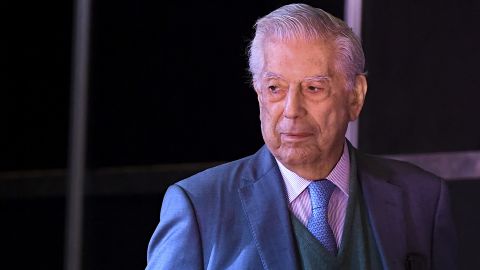 Peruvian writer Mario Vargas Llosa attends the presentation of the agreement between the Catedra Vargas Llosa and the El Libro Foundation during the 46th Buenos Aires International Book Fair, in Buenos Aires, on May 6, 2022. (Photo by Luis ROBAYO / AFP) (Photo by LUIS ROBAYO/AFP via Getty Images)