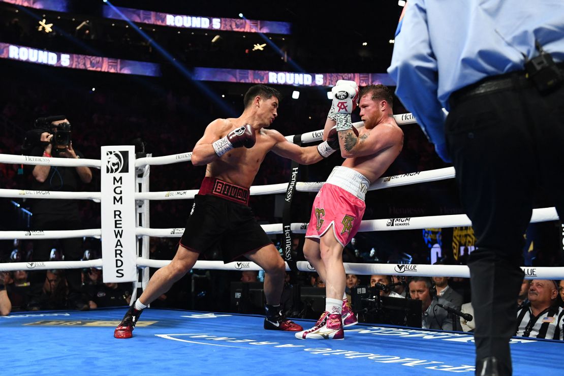 Russian boxer Dmitry Bivol (left) punches Álvarez during their light heavyweight world title boxing match at T-Mobile Arena in Las Vegas, Nevada, May 7, 2022.