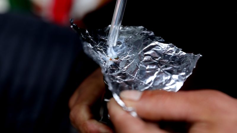 Пушенето на наркотици вече е свързано с повече смъртни случаи от свръхдоза, отколкото инжектирането на наркотици, установява доклад