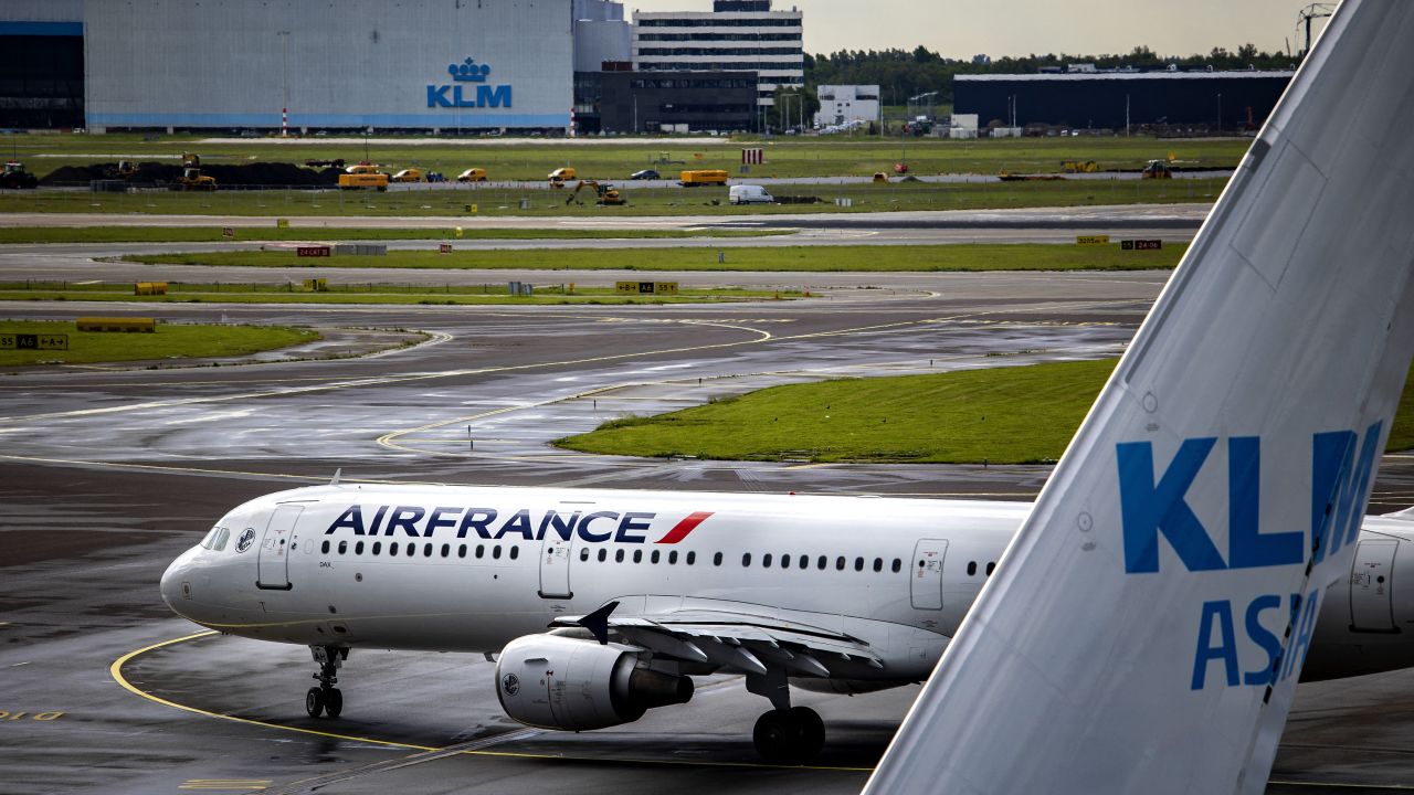 An Air France plane is pictured on the tarmac of the Schiphol airport on May 24, 2022 as Air France-KLM announced a bid to raise 2,26 billion euros ($2,4 bn) by issuing new shares, as the debt-laden company seeks to put the coronavirus crisis that has ravaged its finances behind it. - Netherlands OUT (Photo by Ramon van Flymen / ANP / AFP) / Netherlands OUT (Photo by RAMON VAN FLYMEN/ANP/AFP via Getty Images)