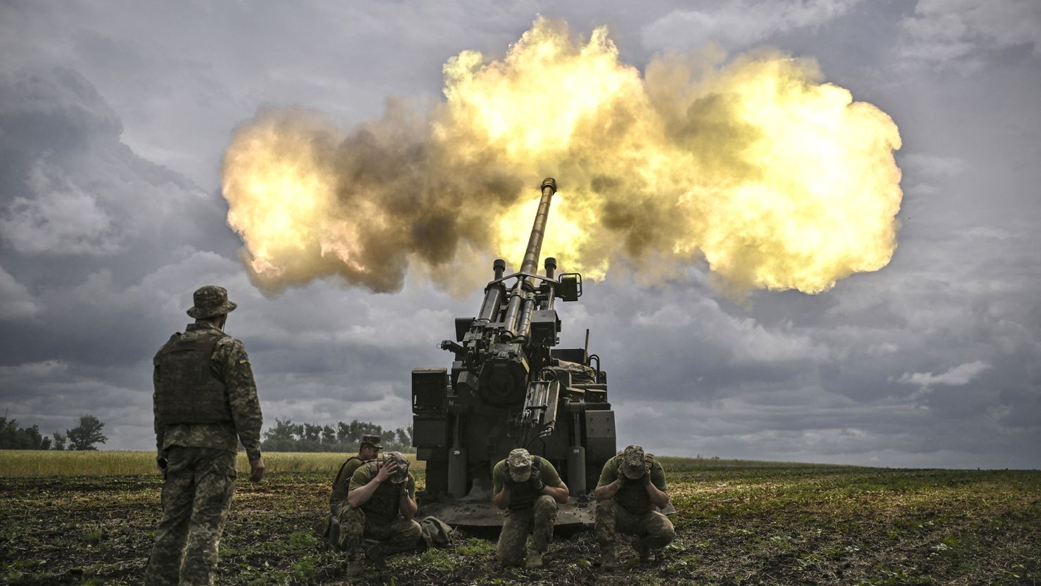 Ukrainian servicemen fire towards Russian positions at a front line in the eastern Ukrainian region of Donbas on June 15, 2022.