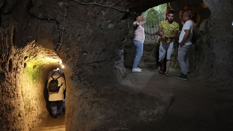 Земята на подземните съкровища на възраст до 12 000 години