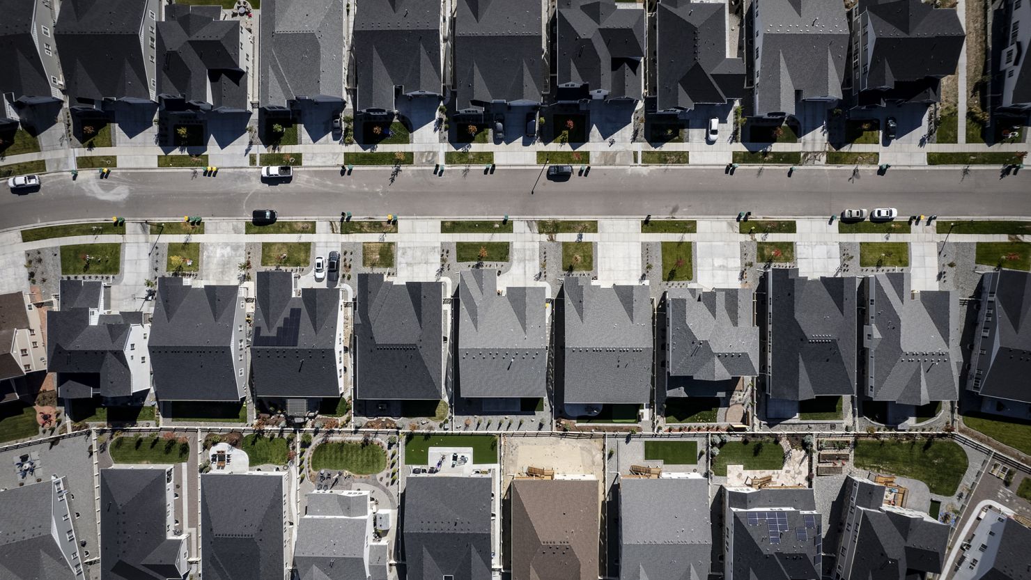 A debate is heating up over private real estate listings, which can mean only select buyers get first dibs on in-demand homes.