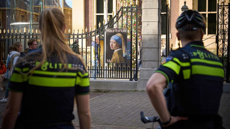 Климатичните активисти, които се насочиха към известната картина на Вермеер, спечелиха съдебно обжалване срещу присъда затвор