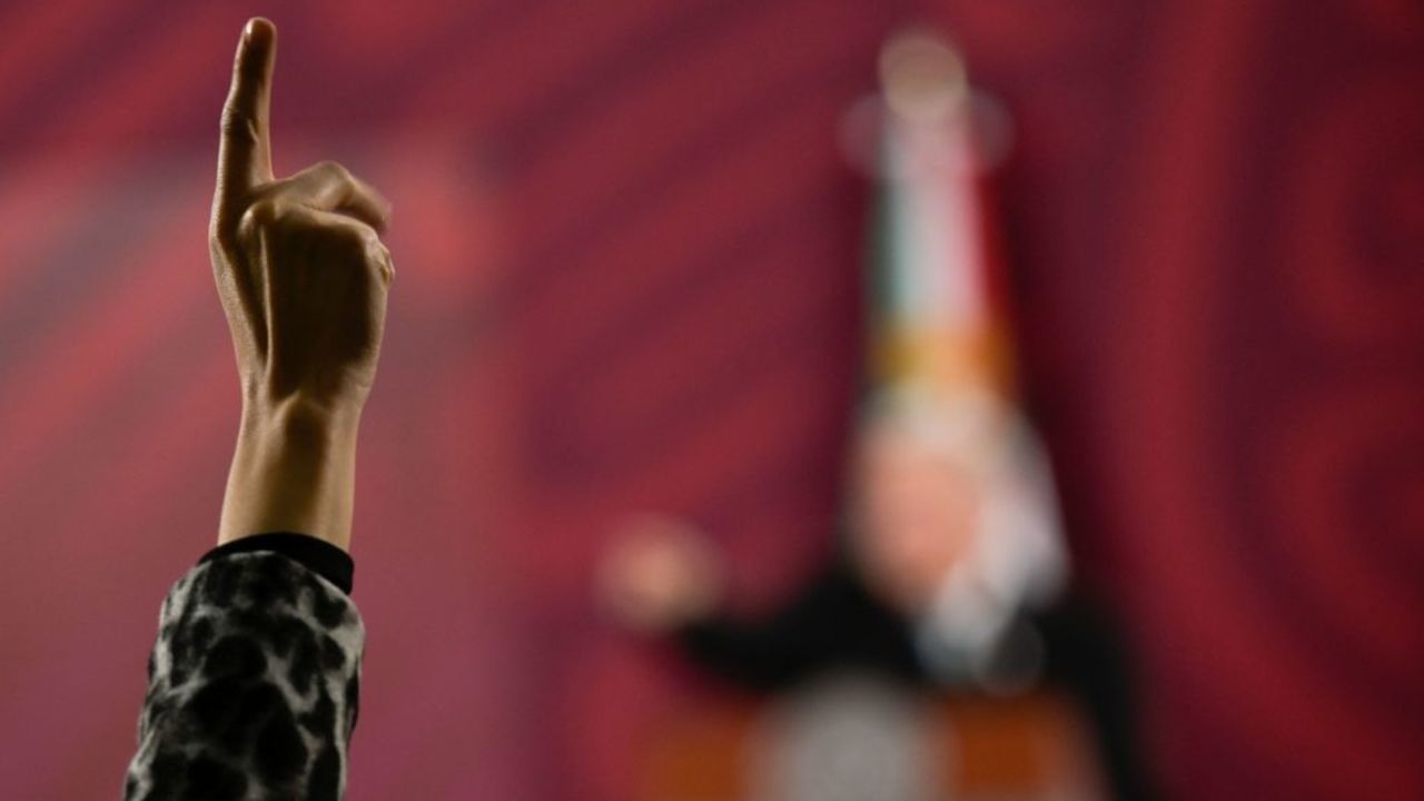 A journalist raises his hand to request the floor during the morning press conference of Mexican President Andres Manuel Lopez Obrador at the National Palace in Mexico City on December 21, 2022. (Photo by Pedro PARDO / AFP) (Photo by PEDRO PARDO/AFP via Getty Images)