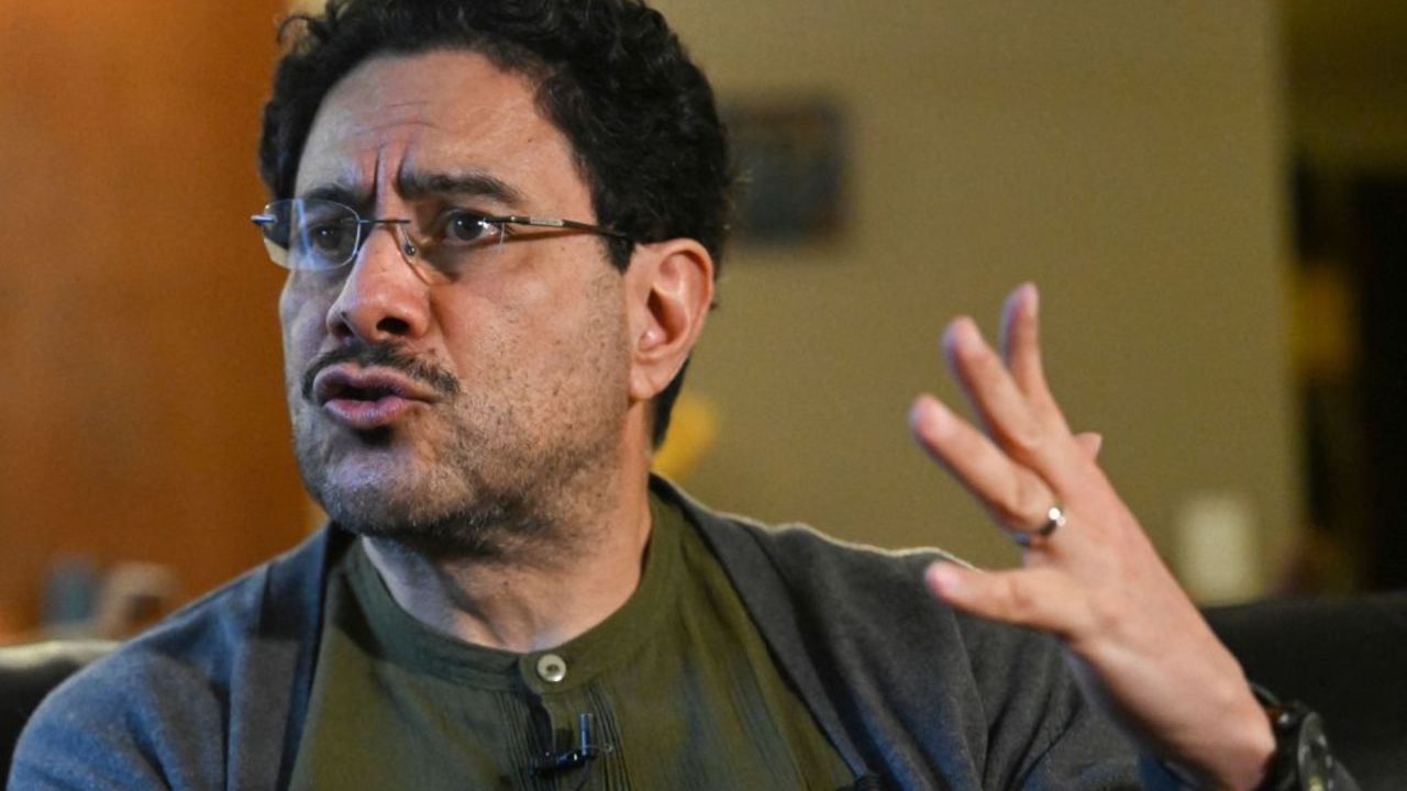 Colombian senator Ivan Cepeda speaks during an interview with AFP at his apartment in Bogota, on December 16, 2022. - Colombia President Gustavo Petro, a former urban guerrilla and the country's first ever left-wing president, has vowed to negotiate with armed groups, including left-wing rebels and drug traffickers, in a bid to achieve "total peace" in the country following six decades of armed conflict. The powerful National Liberation Army (ELN) and the government are currently conducting peace negotiations in Caracas. In 2016, then-president Juan Manuel Santos signed a peace treaty with the larger Marxist Revolutionary Armed Forces of Colombia (FARC) rebel group that subsequently abandoned its weapons and created a political party. (Photo by Juan BARRETO / AFP) (Photo by JUAN BARRETO/AFP via Getty Images)