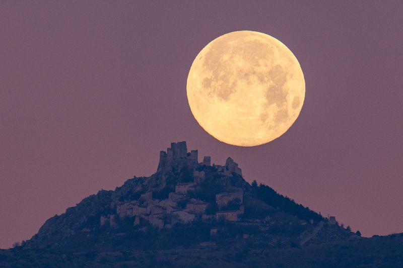 January's full 'wolf moon' will brighten the night sky | CNN