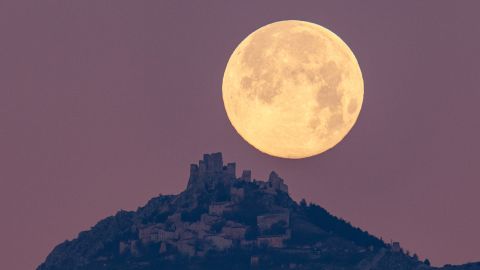 Wolf moon sets behind Rocca Calascio castle and village in Calascio, Italy, on January 7, 2023. The first full moon of the year (on January) is often called the Wolf Moon, a name which may date back to when wolves would howl outside villages. Several international medias consider Rocca Calascio one of the most beautiful castles around the world. (Photo by Lorenzo Di Cola/NurPhoto via Getty Images)