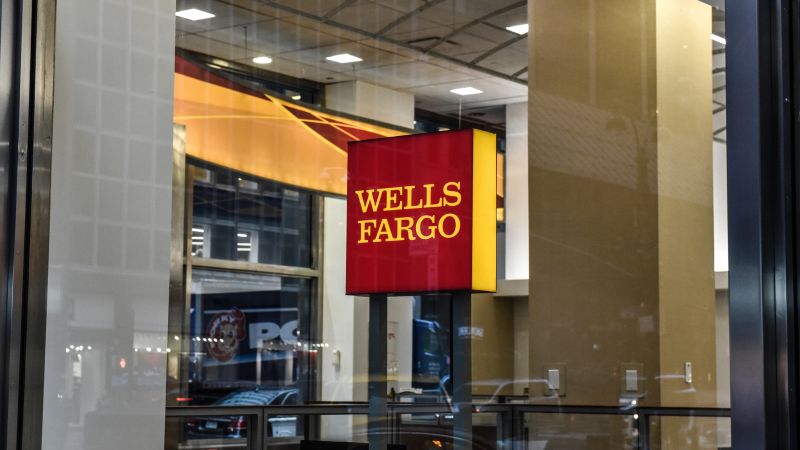 Wells Fargo Stock Drops След като регулаторът на САЩ издава прилагане на действия за пране на пари 