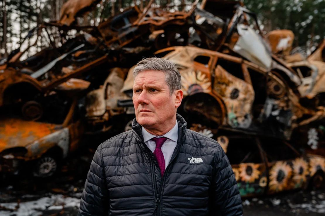 El líder británico, Keir Starmer, ha dicho que está dispuesto a desplegar tropas en Ucrania para ayudar a mantener la paz acordada entre Kiev y Moscú. Pero su ejército se está reduciendo tras dos largas guerras en Irak y Afganistán. "No se han llevado a cabo iniciativas significativas para modernizarlo desde el final de la Guerra Fría", dijo Drummond.