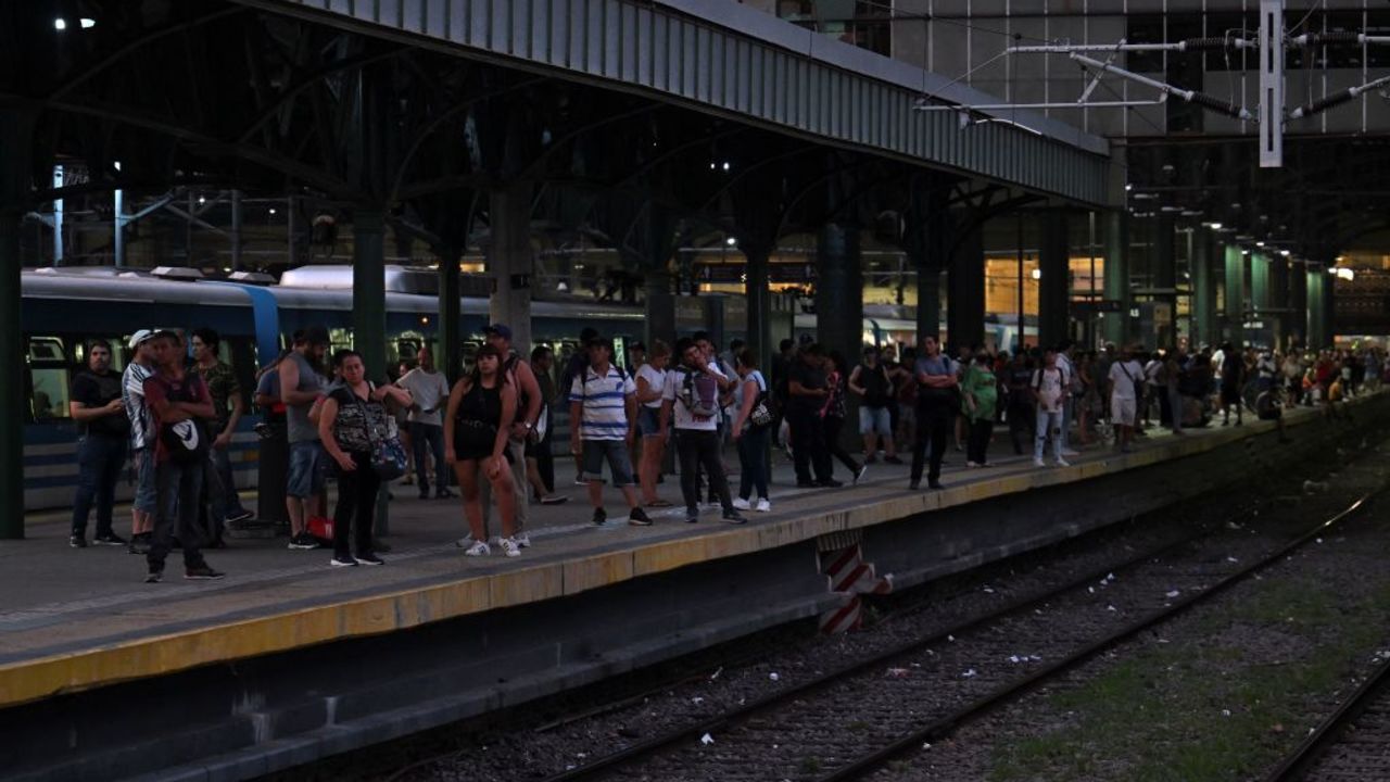 Commuters wait at the Constitucion train station in Buenos Aires on March 1st, 2023, following an outage caused by a fire which affected the high-voltage system. - A massive power outage caused by a fire -in a field 60km north of Buenos Aires and near the high-voltage power lines that connect to the Atucha 1 nuclear power plant- affected millions of people in part of Buenos Aires and several provinces for at least two hours, authorities stated. (Photo by Luis ROBAYO / AFP) (Photo by LUIS ROBAYO/AFP via Getty Images)