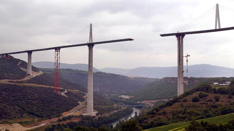 <strong>Down to the wire: </strong>The construction had to be timed around wind in the area, and planned with millimeter precision.