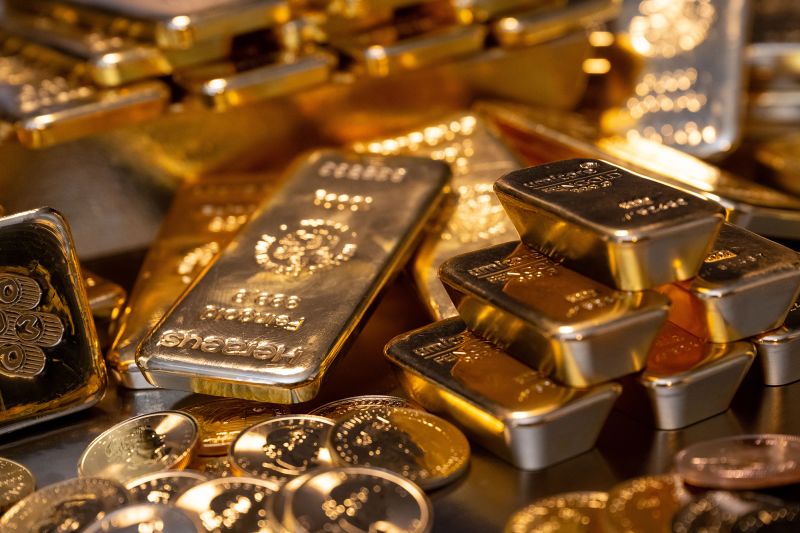 Gold prices hit a record high. There's a gold rush on Wall Street ...
