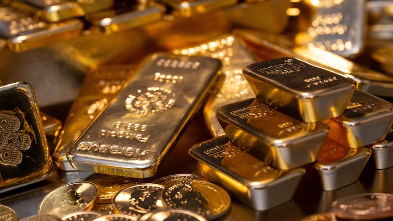 16 March 2023, Bavaria, Munich: Gold bars and gold coins of different sizes lie in a safe on a table at the precious metal dealer Pro Aurum.
