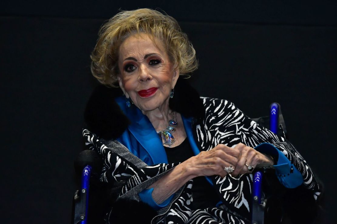 Silvia Pinal, legendaria actriz mexicana que protagonizó la emblemática "Viridiana" de Luis Buñuel, falleció el 28 de noviembre, según la cadena Televisa-Univisión y funcionarios del gobierno. Tenía 93 años.