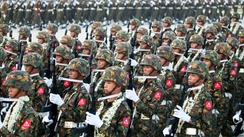 Хунтата в Мианмар налага закона за задължителната военна служба