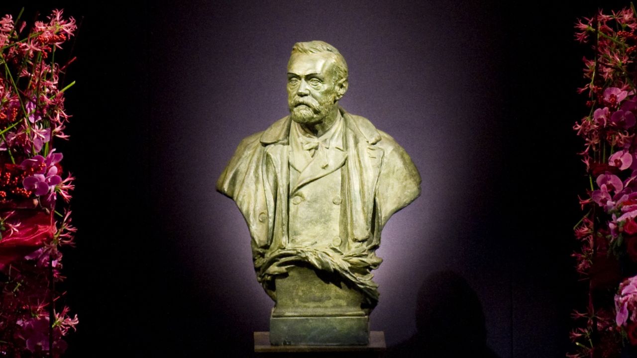 A photo taken on December 10, 2010 shows the statue of Swedish industrialist Alfred Nobel at the Stockholm Concert Hall in Stockholm. Lawyers representing 2010 Nobel Peace Prize winner Liu Xiaobo today criticized China for preventing him from attending the awards ceremony in Oslo, where an empty chair at the podium would mark his absence. AFP PHOTO/JONATHAN NACKSTRAND (Photo by JONATHAN NACKSTRAND / AFP) (Photo by JONATHAN NACKSTRAND/AFP via Getty Images)