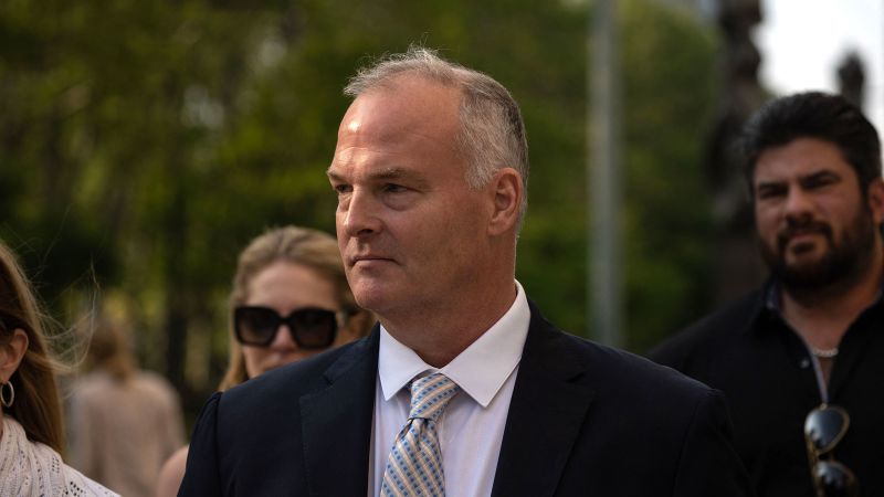 
                            Trump approves pardon for former NYPD officer convicted in Chinese government scheme