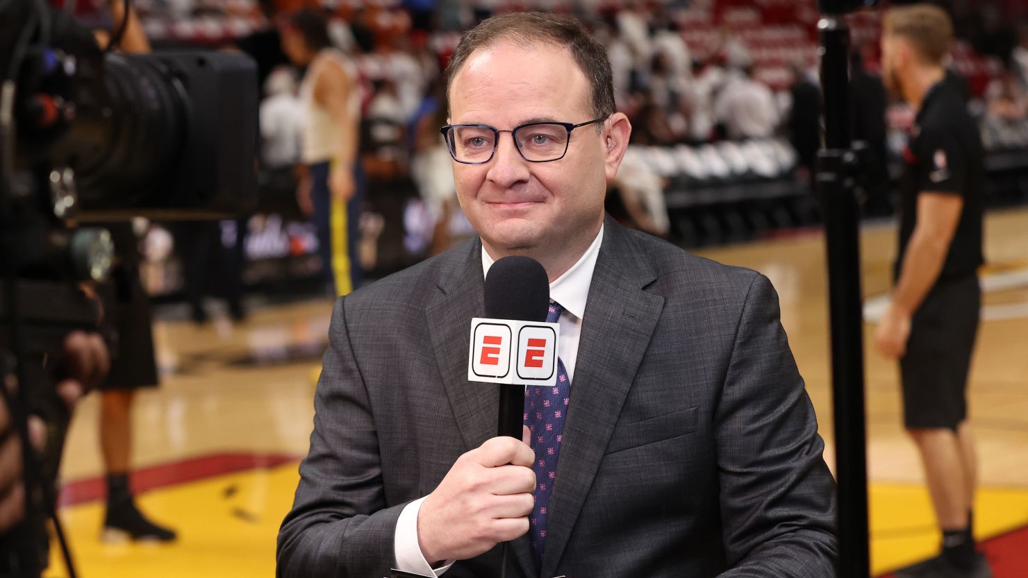 Adrian Wojnarowski: NBA insider retires from ESPN to become basketball  general manager at alma mater | CNN