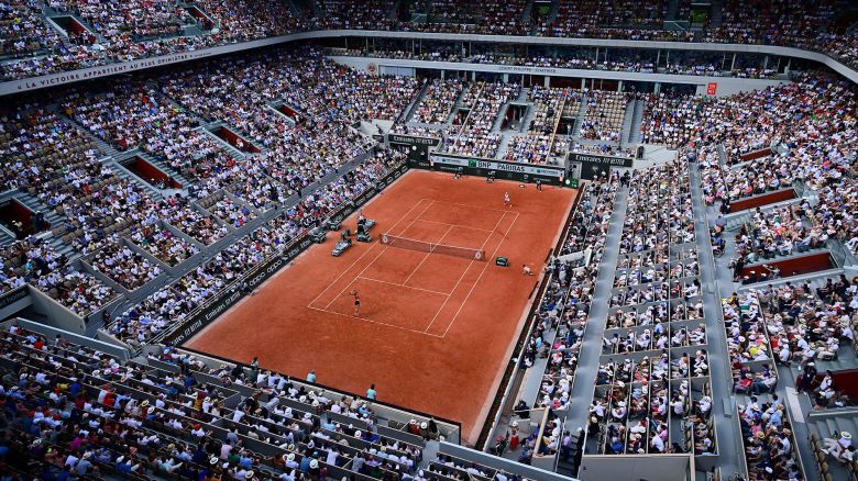 A general views shows the women's singles final match between Poland's Iga Swiatek and Czech Republic's Karolina Muchova on day fourteen of the Roland-Garros Open tennis tournament at the Court Philippe-Chatrier in Paris on June 10, 2023. (Photo by Emmanuel DUNAND / AFP) (Photo by EMMANUEL DUNAND/AFP via Getty Images)