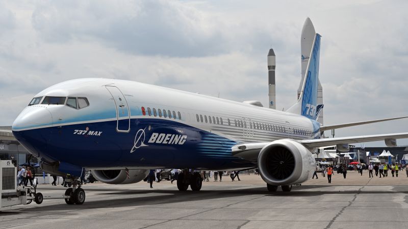Поръчките на Boeing за търговски самолети се върнаха през март