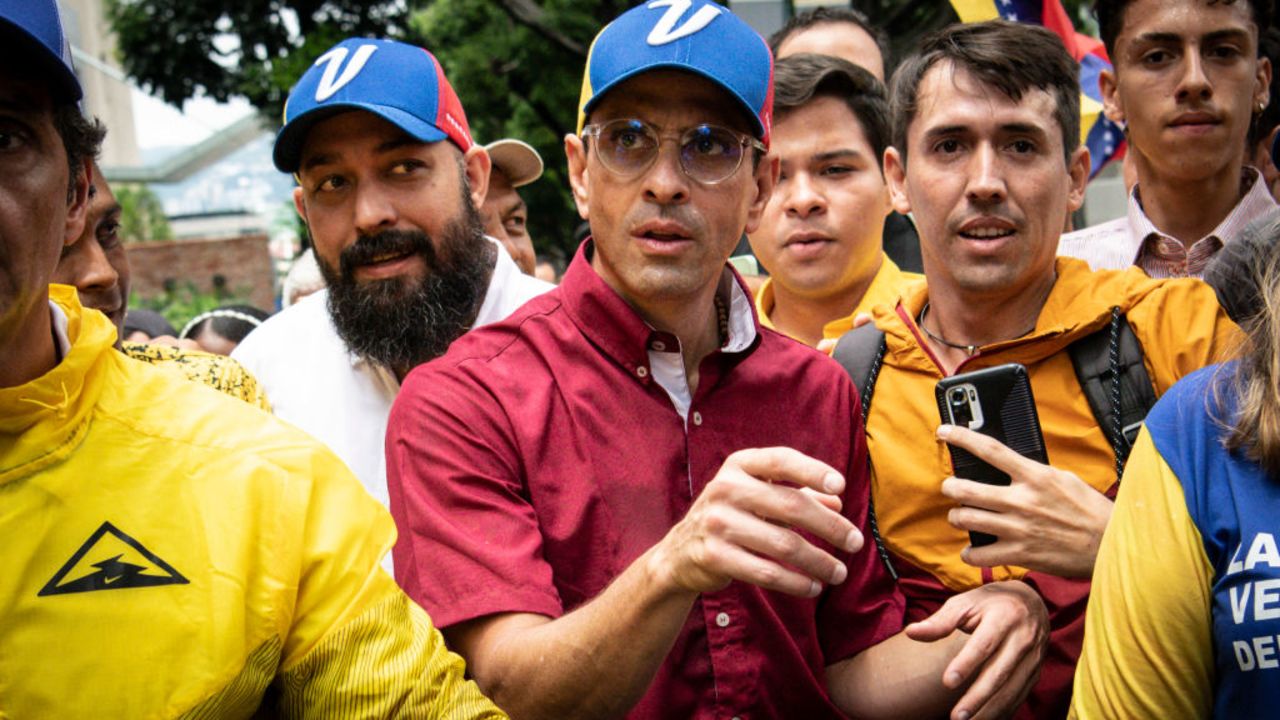 CARACAS, VENEZUELA - JUNE 24: Opposition leader Henrique Capriles arrives a rally at La Castellana district on June 24, 2023 in Caracas, Venezuela. Henrique Capriles is currently banned from holding public office for allegedly incurring in illegal administration as Governor of the state of Miranda. Capriles will take part in the primary elections called by the opposition for October. (Photo by Carlos Becerra/Getty Images)