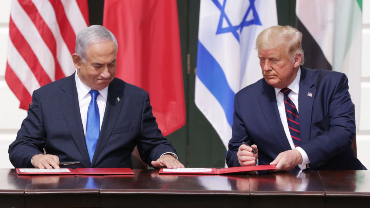 WASHINGTON, DC - SEPTEMBER 15:  (L-R) Prime Minister of Israel Benjamin Netanyahu and U.S. President Donald Trump participate in the signing ceremony of the Abraham Accords on the South Lawn of the White House September 15, 2020 in Washington, DC. Witnessed by President Trump, Prime Minister Netanyahu signed a peace deal with the UAE and a declaration of intent to make peace with Bahrain. (Photo by Alex Wong/Getty Images)