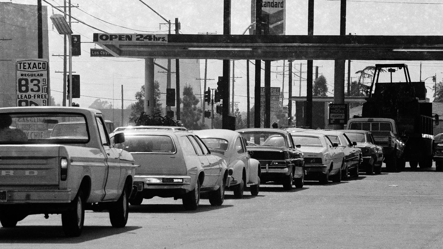 Vehicles line up for gasoline at a service station during gas shortages, May 3, 1979 in Long Beach, California.