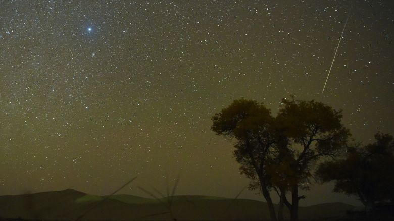 BAYINGOLIN, CHINA - OCTOBER 21: The Orionid meteor shower lights up the night sky at Yuli County on October 21, 2020 in Bayingolin Mongol Autonomous Prefecture, Xinjiang Uygur Autonomous Region of China. (Photo by Xue Bing/VCG via Getty Images)