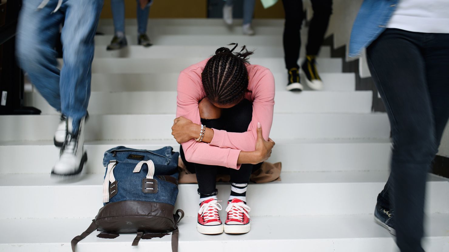 A new government report shows that teens continue to struggle with their mental health post-pandemic.