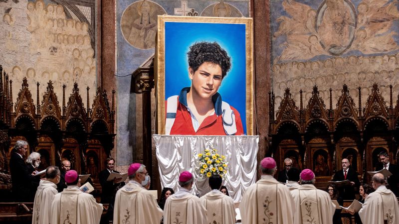 Италиански тийнейджър с прякор „Божия влиятелен човек“ ще стане първият хилядолетен светец на Католическата църква