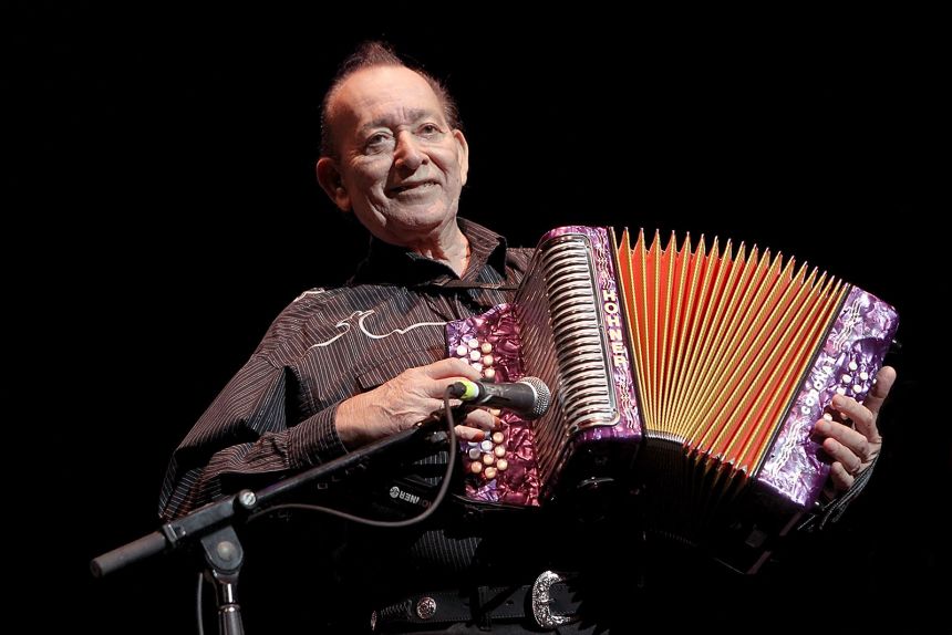 Flaco Jimenez, Texas accordionist who expanded popularity of conjunto and  Tejano music, dies at 86 | CNN