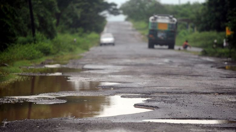 Imagen de la vieja y abandonada carretera Panamericana en Ojo de Agua, un caserío entre Managua y León, tomada el 14 de octubre de 2011.